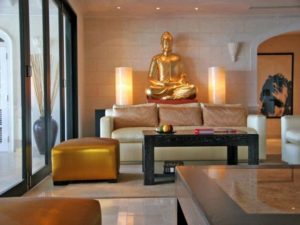 Bouddha doré pour la décoration du salon