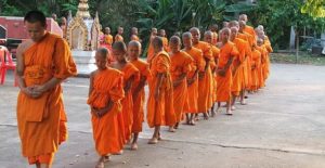 moines bouddhistes thailandais