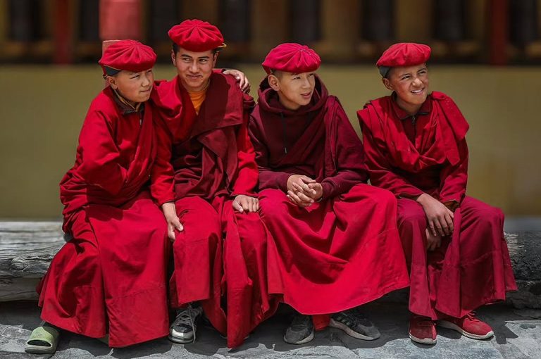 Image du monastère de Hemis au Ladakh, en Inde, sur les rives de l'Indus.