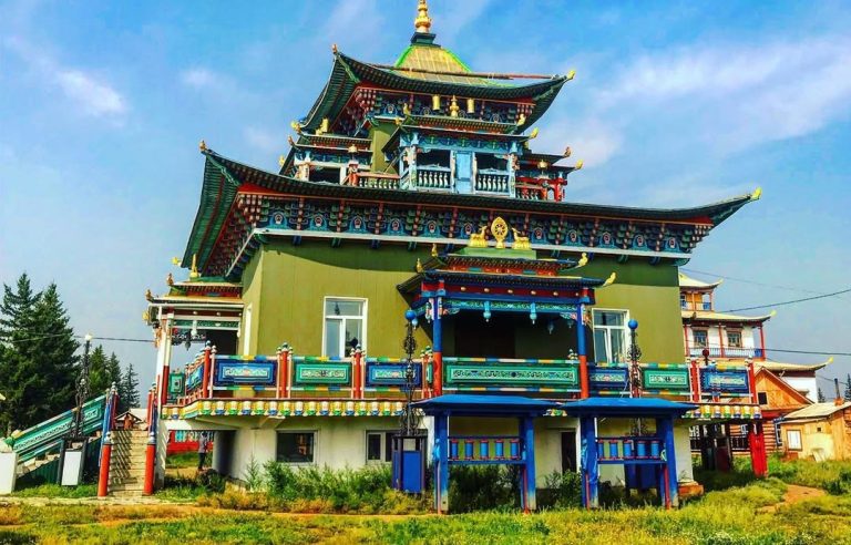 Temple bouddhiste à l'extérieur de la ville d'Ulan-Ude.