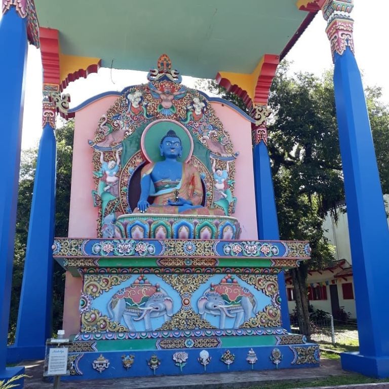 Bouddha et l’acceptation de ce qui est : comprendre la sagesse de l’instant présent